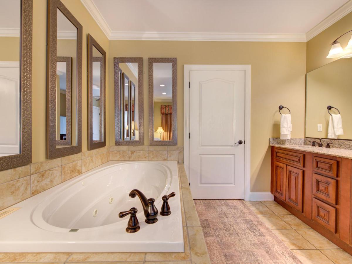 City Bear, 2Br, Pool, Spa, Downtown Gatlinburg, Sleeps 6 Apartment Exterior photo